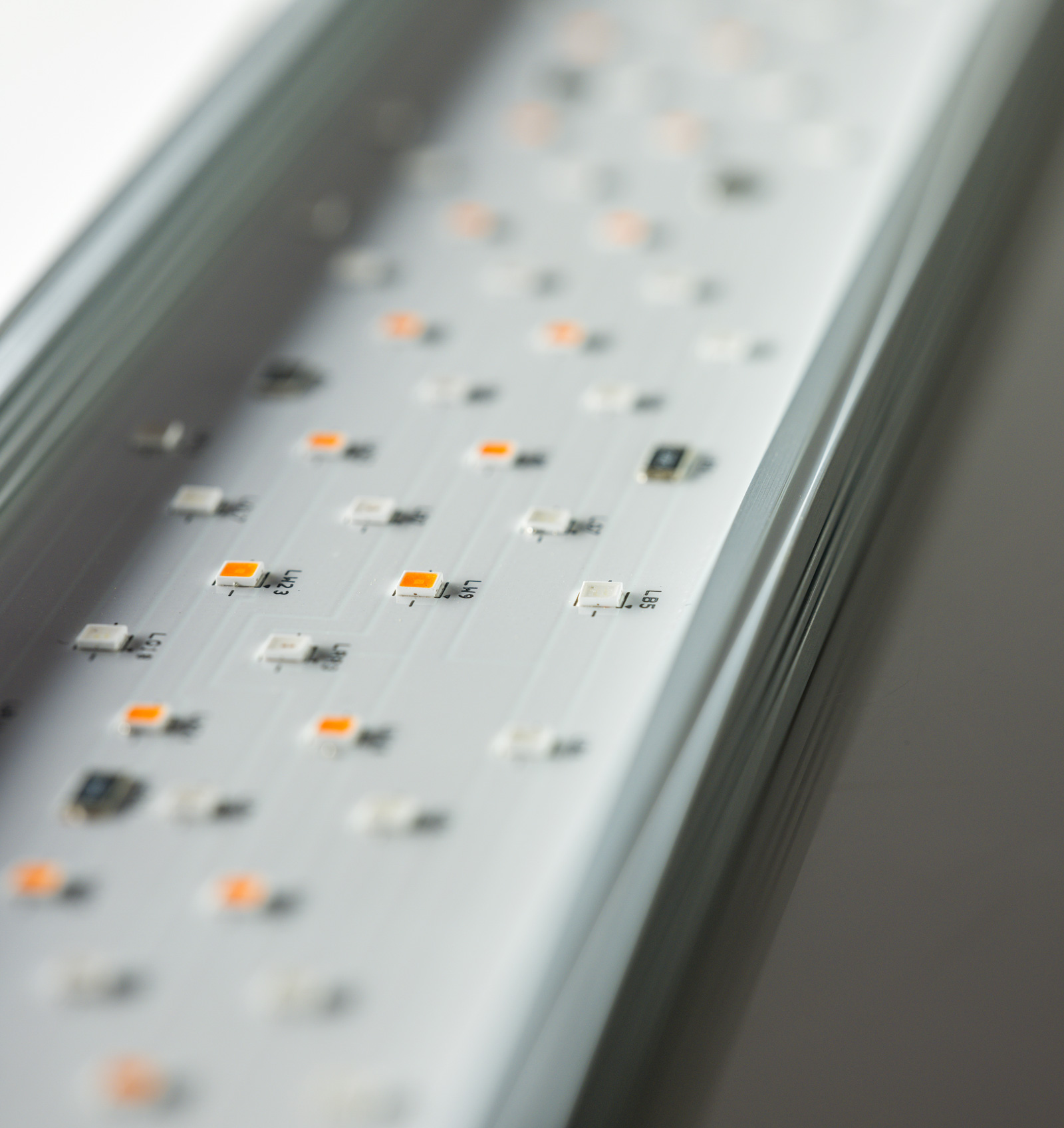 Twinstar WRGB aquarium LED light – advanced spectrum with six-color LED chips for plant growth